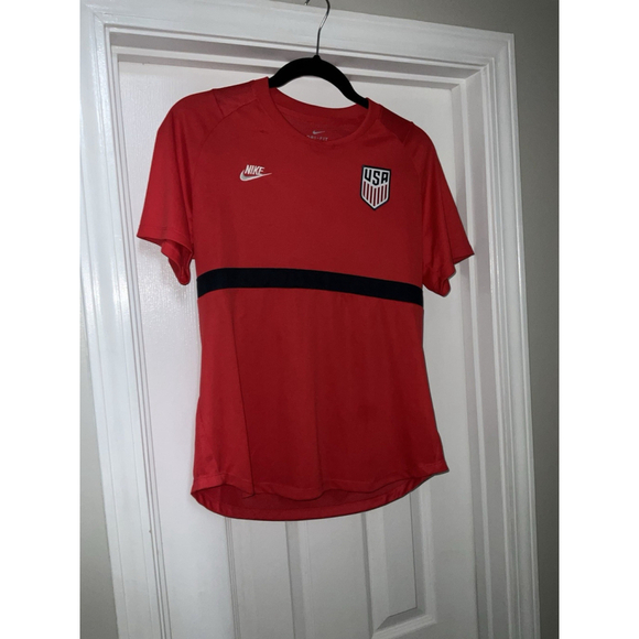 Nike Red USA Patch Jersey Shirt Size Medium - Picture 2 of 9
